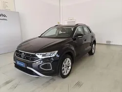 Deep black Usata 2023 VW T-Roc Life SUV | 24.000 € (Buon prezzo)