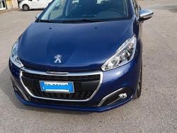 Usata 2015 Peugeot 208 Allure Due volumi | 8900 €