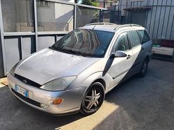 Grigio Usata 2003 Ford Focus Tre volumi | 600 € (Super prezzo)