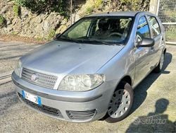 Grigio Usata 2010 Fiat Punto Active Tre volumi | 1700 € (Super prezzo)