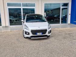 Bianco Usata 2014 Peugeot 3008 Allure Tre volumi | 10.600 € (Molto cara)