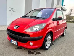 Rosso Usata 2008 Peugeot 1007 Premium Due volumi | 3500 € (Buon prezzo)