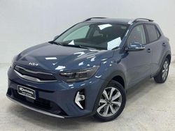Blu/azzurro Usata 2024 Kia Stonic Urban SUV | 17.900 € (Buon prezzo)