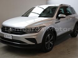 Argento Usata 2021 VW Tiguan Life SUV | 27.900 € (Cara)
