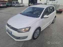 Bianco Usata 2010 VW Polo Comfortline Tre volumi | 4800 € (Buon prezzo)