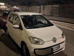 Bianco Usata 2014 VW up! Due volumi | 8000 € (Molto cara)