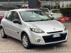 Grigio Usata 2010 Renault Clio II Dynamique Tre volumi | 4300 € (Buon prezzo)