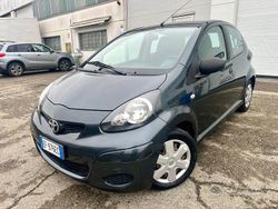 Grigio Usata 2010 Toyota Aygo Due volumi | 3900 € (Buon prezzo)