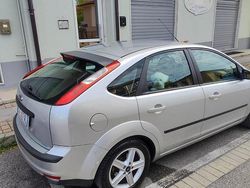 Grigio Usata 2005 Ford Focus Style Station wagon | 2000 € (Buon prezzo)