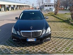 Nero Usata 2010 Mercedes E220 Avantgarde Station wagon | 7300 € (Buon prezzo)