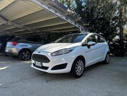 Bianco Usata 2013 Ford Fiesta Tre volumi | 5800 € (Buon prezzo)