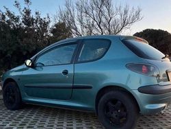 Verde Usata 2000 Peugeot 206 Due volumi | 2250 € (Molto cara)