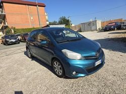 Blu/azzurro Usata 2013 Toyota Yaris Lounge Tre volumi | 4990 € (Buon prezzo)