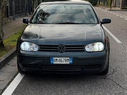 Usata 2001 VW Golf IV Tre volumi | 2500 € (Buon prezzo)