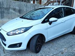 Usata 2013 Ford Fiesta Tre volumi | 6900 € (Buon prezzo)