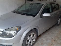 Grigio Usata 2005 Opel Astra Tre volumi | 2700 € (Cara)