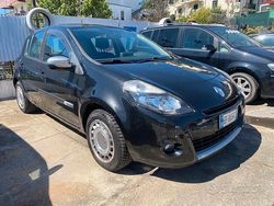 Nero Usata 2010 Renault Clio II Dynamique Tre volumi | 2400 € (Ottimo prezzo)