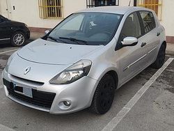 Grigio Usata 2009 Renault Clio II Tre volumi | 3500 € (Buon prezzo)