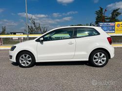 Bianco Usata 2011 VW Polo Highline Tre volumi | 4300 €