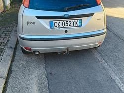 Grigio Usata 2004 Ford Focus Tre volumi | 3500 € (Molto cara)