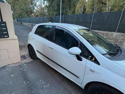 Bianco Usata 2009 Fiat Grande Punto Due volumi | 5000 € (Molto cara)