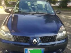Usata 2003 Renault Clio II Expression Tre volumi | 700 € (Molto cara)