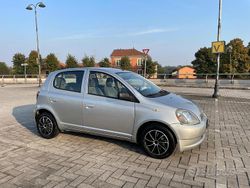 Argento Usata 2000 Toyota Yaris Sol Tre volumi | 2250 € (Buon prezzo)