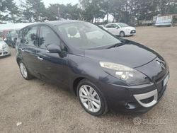 Grigio Usata 2010 Renault Scénic III Dynamique Monovolume | 2800 € (Buon prezzo)