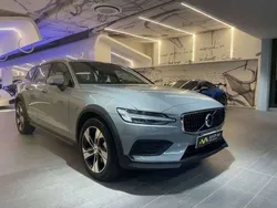 Grigio Usata 2023 Volvo V60 CC Core Station wagon | 45.000 € (Buon prezzo)