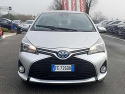 Argento Usata 2016 Toyota Yaris Hybrid Active Tre volumi | 11.000 € (Buon prezzo)