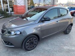Grigio pietra Usata 2024 Lancia Ypsilon Due volumi | 13.490 € (Buon prezzo)