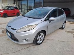 Grigio Usata 2009 Ford Fiesta Ghia Tre volumi | 2200 € (Super prezzo)