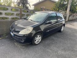 Nero Usata 2009 Renault Clio II Dynamique Tre volumi | 999 € (Super prezzo)