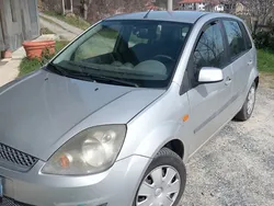 Usata 2006 Ford Fiesta Due volumi | 800 € (Super prezzo)