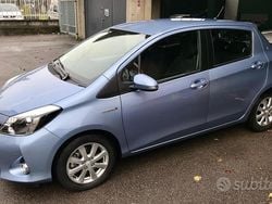 Blu/azzurro Usata 2013 Toyota Yaris Hybrid Lounge+ Tre volumi | 10.200 € (Buon prezzo)