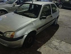 Grigio Usata 1999 Ford Fiesta Ambiente Tre volumi | 600 € (Buon prezzo)