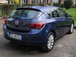 Blu/azzurro Usata 2011 Opel Astra Cosmo Tre volumi | 4900 € (Buon prezzo)