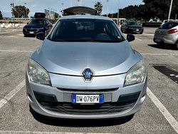Grigio Usata 2009 Renault Mégane Tre volumi | 3900 € (Buon prezzo)