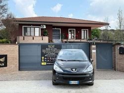 Nero Usata 2007 Peugeot 207 Tre volumi | 2990 € (Buon prezzo)