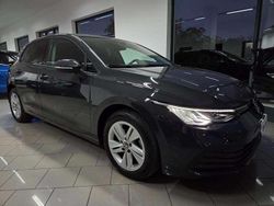 Grigio Usata 2023 VW Golf VIII Life Tre volumi | 23.490 € (Buon prezzo)