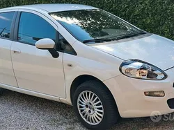 Bianco Usata 2012 Fiat Grande Punto Due volumi | 3900 € (Buon prezzo)
