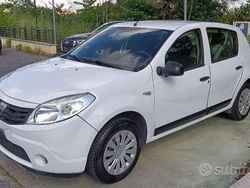 Bianco Usata 2011 Dacia Sandero Ambiance Due volumi | 3700 € (Buon prezzo)