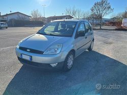 Grigio Usata 2004 Ford Fiesta Tre volumi | 2000 € (Cara)