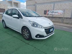 Bianco Usata 2019 Peugeot 208 Active Due volumi | 10.900 € (Buon prezzo)