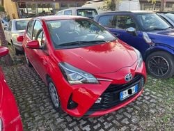 Rosso Usata 2017 Toyota Yaris Hybrid Due volumi | 6900 € (Ottimo prezzo)