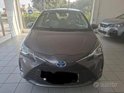 Grigio Usata 2019 Toyota Yaris Hybrid Active Tre volumi | 12.500 € (Buon prezzo)