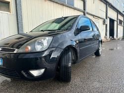 Nero Usata 2002 Ford Fiesta Tre volumi | 1500 € (Buon prezzo)