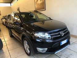 Nero Usata 2015 Dacia Sandero Stepway Tre volumi | 6500 € (Buon prezzo)
