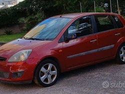 Usata 2006 Ford Fiesta Tre volumi | 700 € (Super prezzo)
