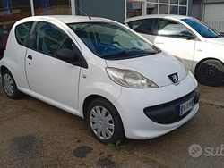 Bianco Usata 2008 Peugeot 107 Due volumi | 2399 €